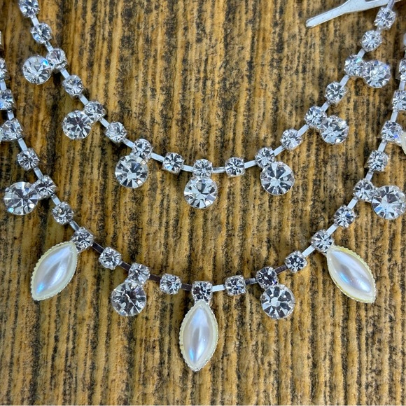 Hair Bun Wrap Comb Accessory Rhinestone and Faux Pearl Fashion Jewelry - Picture 3 of 5